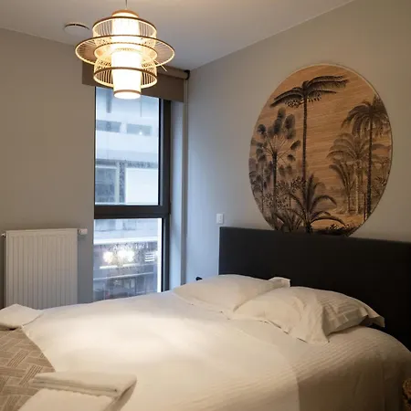 Modern 2-bedroom With Balcony Apartment *