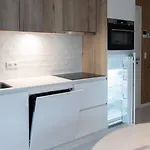 Modern 2-bedroom With Balcony Apartmán