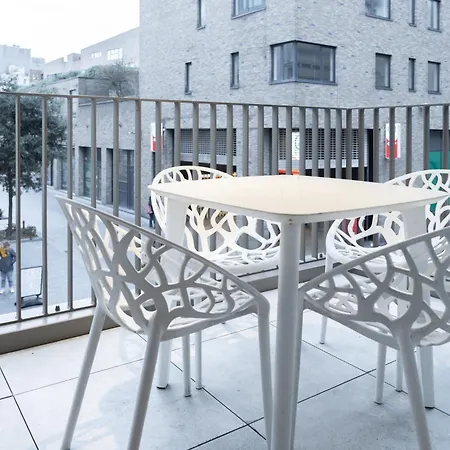 Modern 2-bedroom With Balcony Apartmán