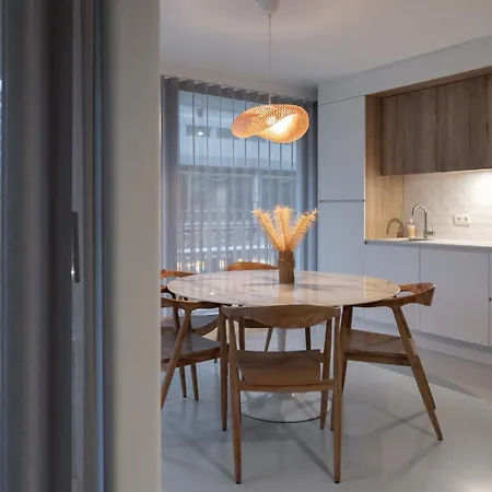 Modern 2-bedroom With Balcony Apartmán *
