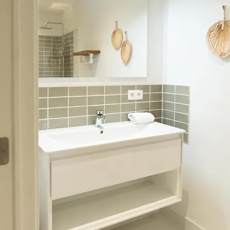 Modern 2-bedroom With Balcony Apartmán