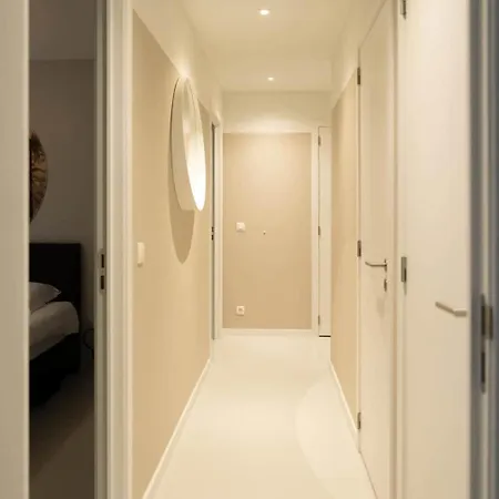 Apartment Modern 2-bedroom With Balcony