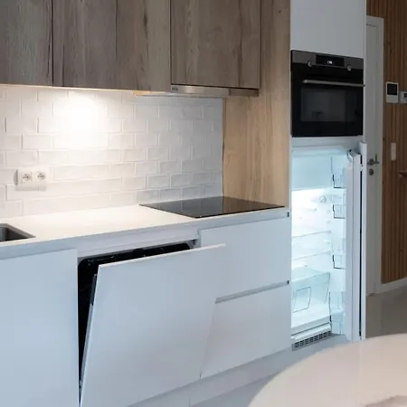 Modern 2-bedroom With Balcony Apartment