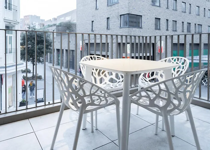 Modern 2-bedroom With Balcony Apartment