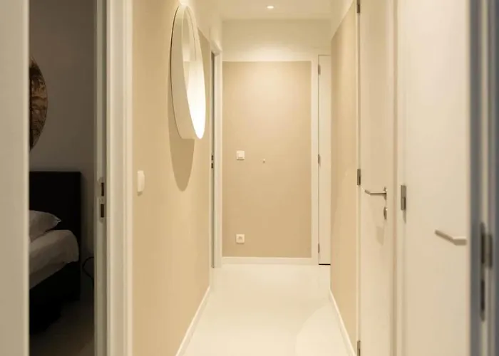 Apartment Modern 2-bedroom With Balcony