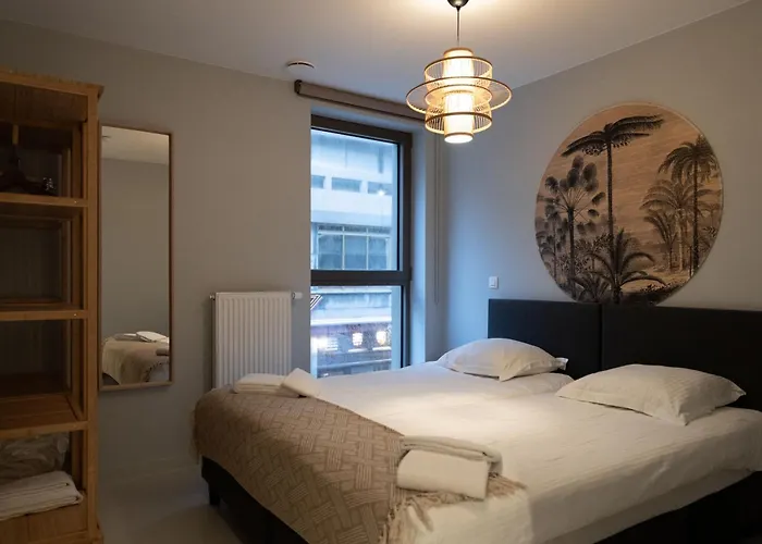 Modern 2-bedroom With Balcony Apartment